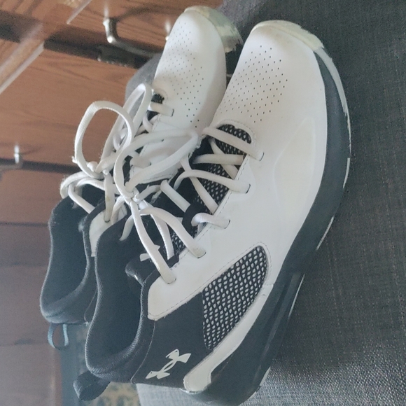 Under armor shoes - Picture 3 of 3